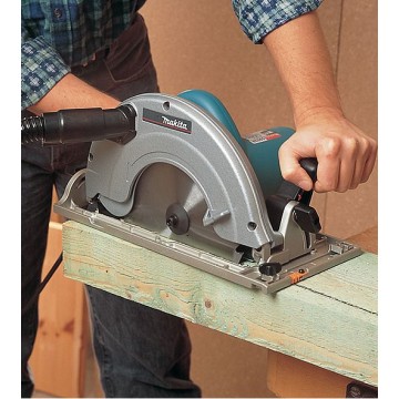 Дисковая ручная пила MAKITA 5903R