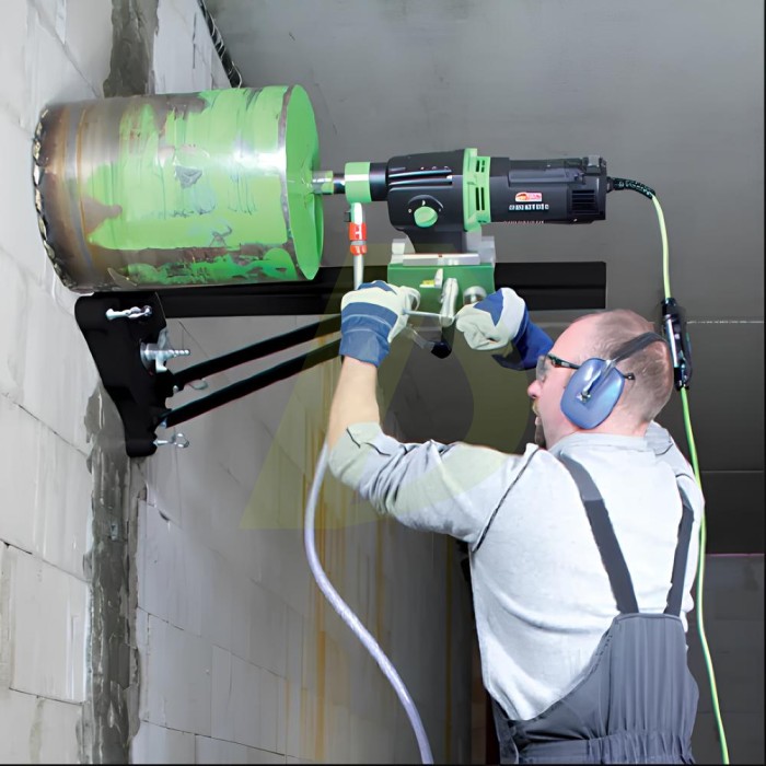 Установка алмазного бурения EIBENSTOCK DBE352 + набор крепежа + бак (03642000K) Установка алмазного бурения EIBENSTOCK DBE352 + набор крепежа + бак (03642000K)