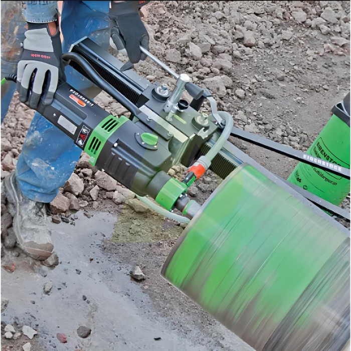 Установка алмазного бурения EIBENSTOCK DBE352 + набор крепежа + бак (03642000K) Установка алмазного бурения EIBENSTOCK DBE352 + набор крепежа + бак (03642000K)