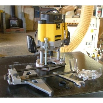 Фрезер DeWALT DW625E