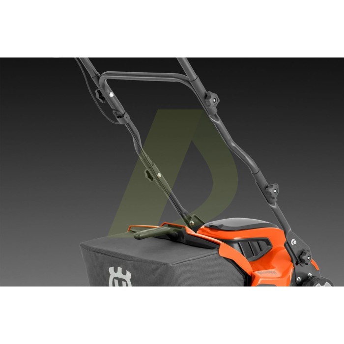 Скарификатор электрический HUSQVARNA S138C (9679223-01) Скарификатор электрический HUSQVARNA S138C (9679223-01)