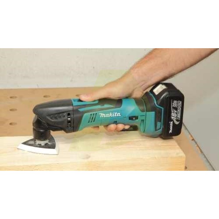 Акумуляторний універсальний різак MAKITA DTM 50 RFJX4 Акумуляторний універсальний різак MAKITA DTM 50 RFJX4