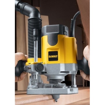 Фрезер DeWALT DW621