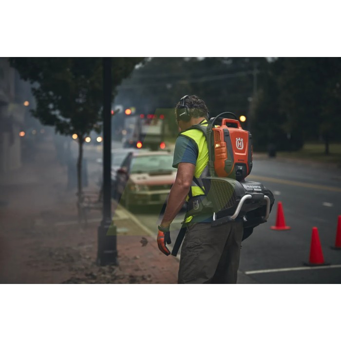 Аккумуляторный ранцевый воздуходув HUSQVARNA 550iBTX (9676811-02) Аккумуляторный ранцевый воздуходув HUSQVARNA 550iBTX (9676811-02)