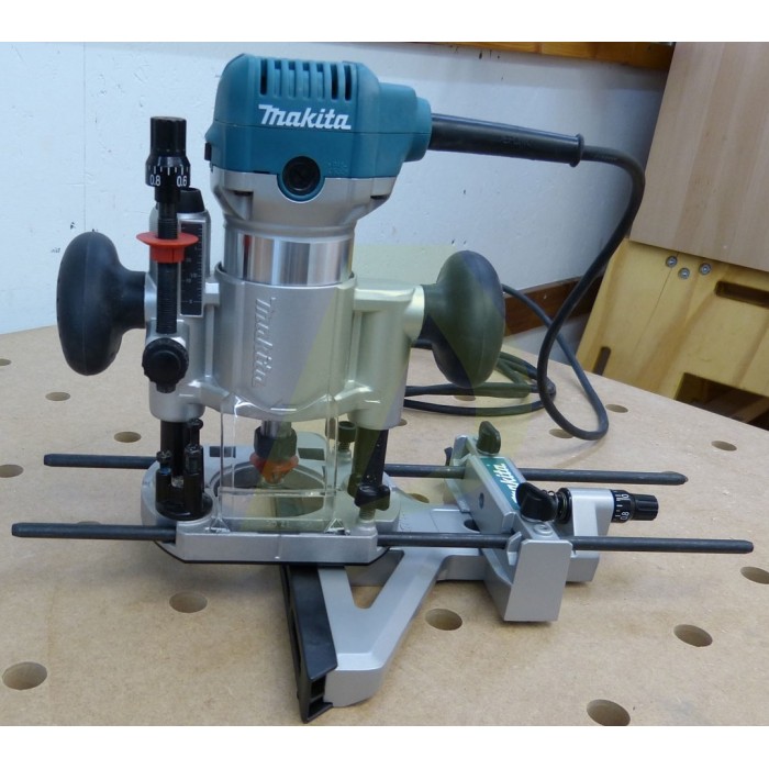 Фрезер MAKITA RT0700CX2 Фрезер MAKITA RT0700CX2
