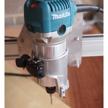 Фрезер MAKITA RT0700C