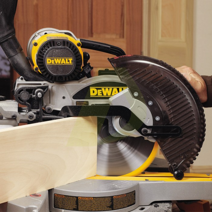 Торцювальна пила DeWALT DW 717XPS Торцювальна пила DeWALT DW 717XPS