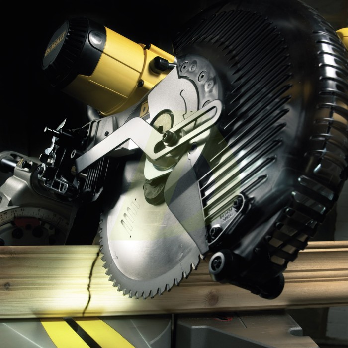 Торцювальна пила DeWALT DW 717XPS Торцювальна пила DeWALT DW 717XPS