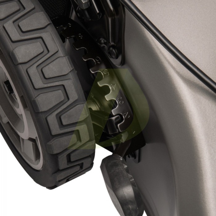 Аккумуляторная газонокосилка MAKITA DLM 530Z (без аккумулятора) Аккумуляторная газонокосилка MAKITA DLM 530Z (без аккумулятора)