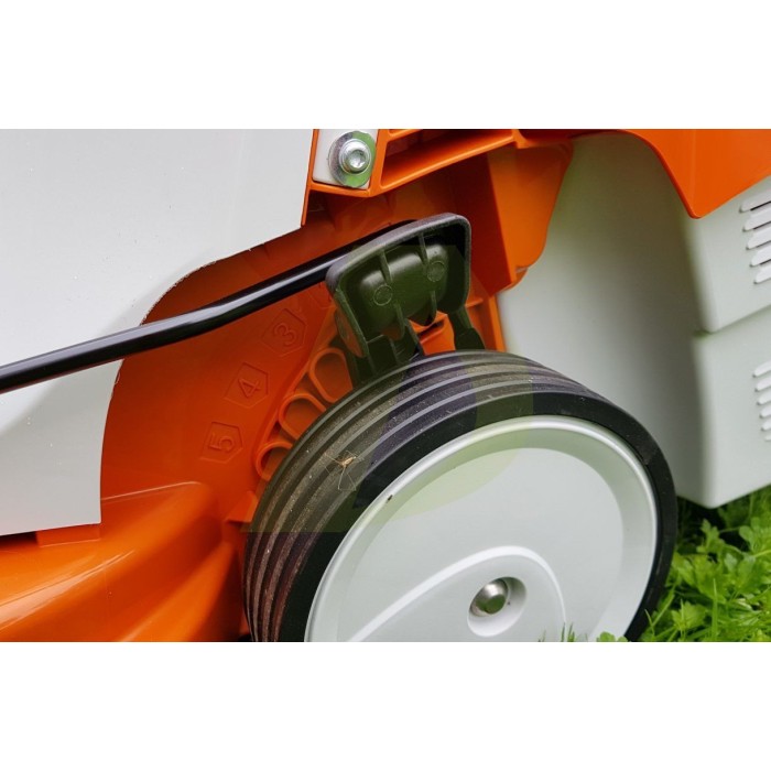 Акумуляторна газонокосарка STIHL RMA 235 Set (63112000011) Акумуляторна газонокосарка STIHL RMA 235 Set (63112000011)