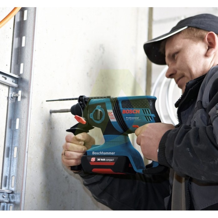 Аккумуляторный перфоратор BOSCH GBH 36 V-LI Compact (0611903R02) Аккумуляторный перфоратор BOSCH GBH 36 V-LI Compact (0611903R02)