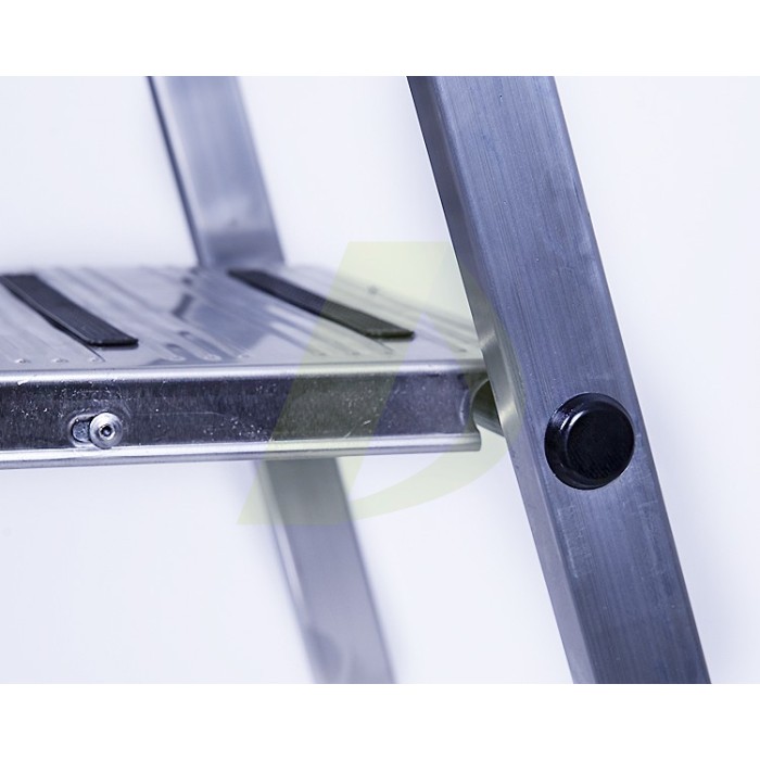 Стремянка односторонняя алюминиевая KRAUSE Safety, 1 секция, 3 ступ., 1,3 м (126313) Стремянка односторонняя алюминиевая KRAUSE Safety, 1 секция, 3 ступ., 1,3 м (126313)