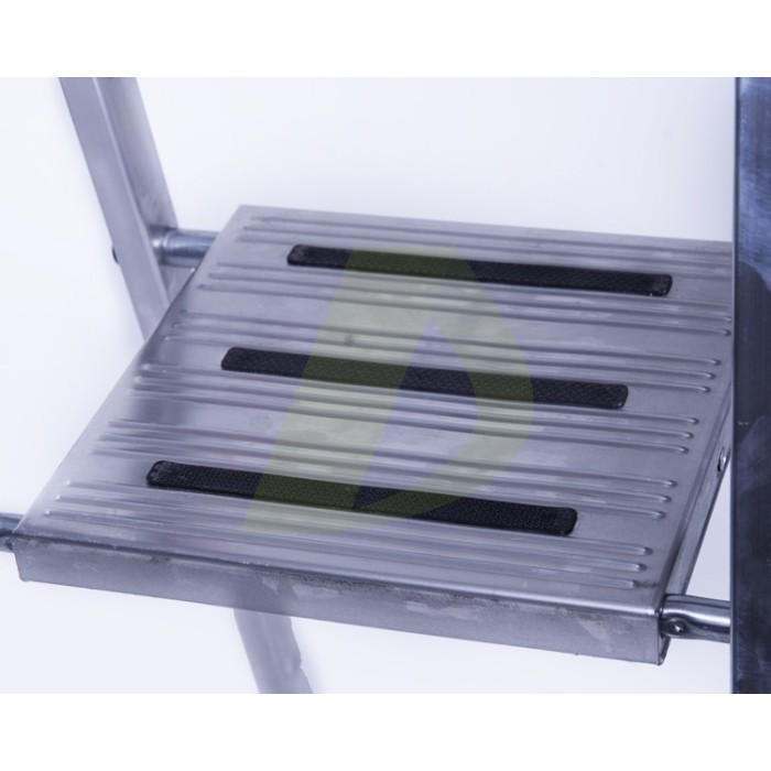 Стремянка односторонняя алюминиевая KRAUSE Safety, 1 секция, 3 ступ., 1,3 м (126313) Стремянка односторонняя алюминиевая KRAUSE Safety, 1 секция, 3 ступ., 1,3 м (126313)