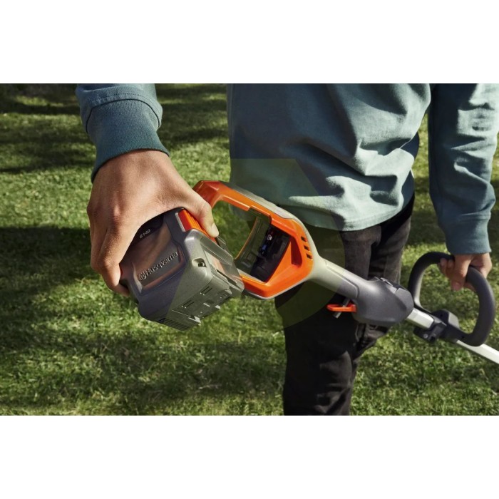 Аккумуляторный триммер HUSQVARNA 215iL без АКБ та ЗП (9705360-01) Аккумуляторный триммер HUSQVARNA 215iL без АКБ та ЗП (9705360-01)