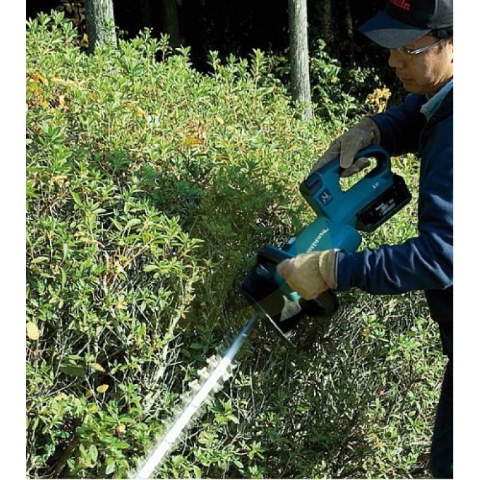 Аккумуляторные ножницы для живой изгороди MAKITA UH550DZ (без аккумулятора) Аккумуляторные ножницы для живой изгороди MAKITA UH550DZ (без аккумулятора)