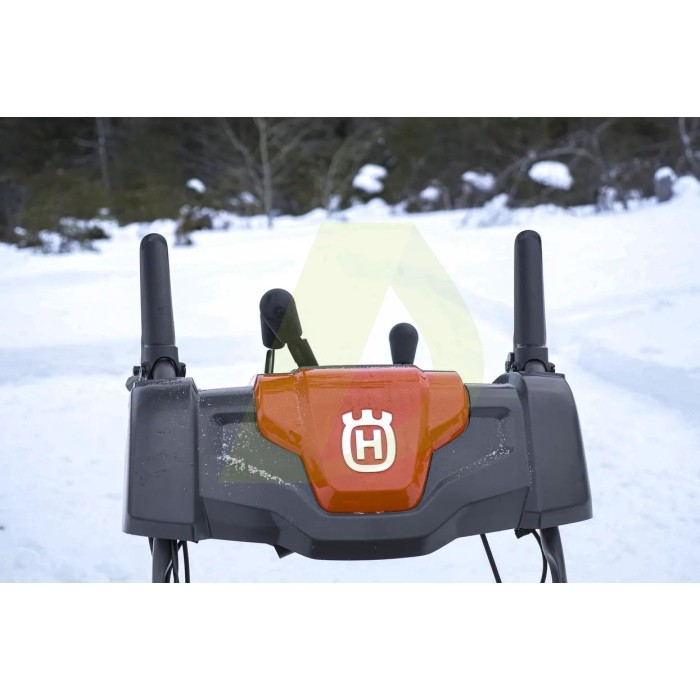 Сніговідкидач HUSQVARNA ST 330 (9704697-01) Сніговідкидач HUSQVARNA ST 330 (9704697-01)