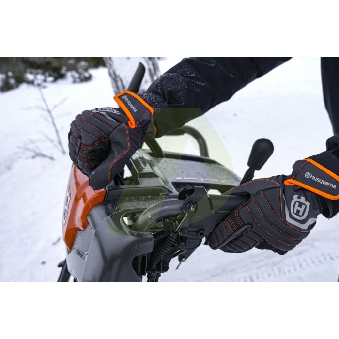 Сніговідкидач HUSQVARNA ST 330 (9704697-01) Сніговідкидач HUSQVARNA ST 330 (9704697-01)