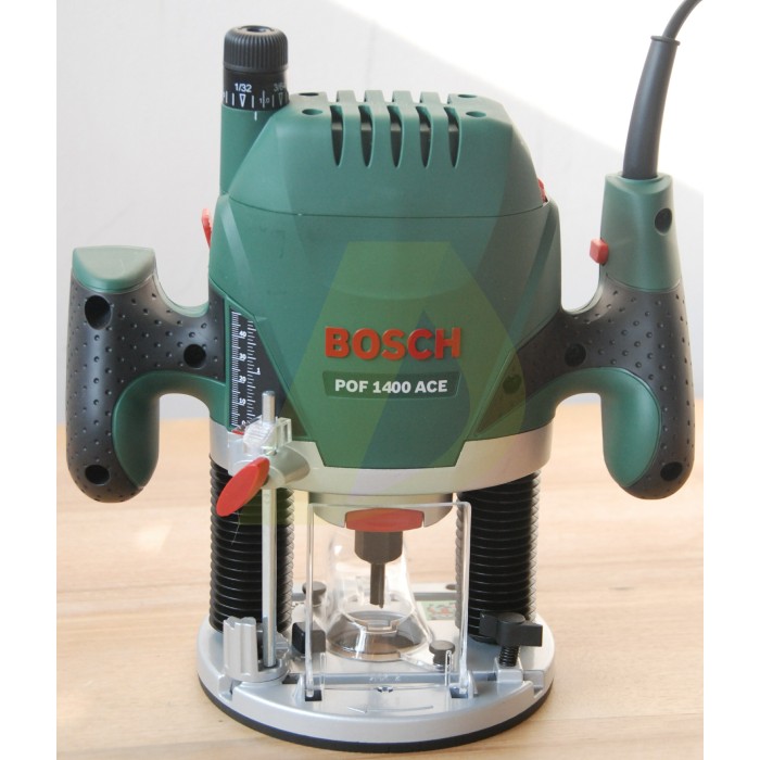 Фрезер BOSCH POF 1400 ACE (060326C820) Фрезер BOSCH POF 1400 ACE (060326C820)