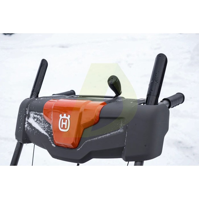 Сніговідкидач HUSQVARNA ST 124 (9704493-02) Сніговідкидач HUSQVARNA ST 124 (9704493-02)