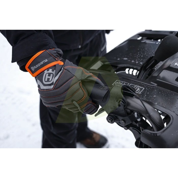 Сніговідкидач HUSQVARNA ST 124 (9704493-02) Сніговідкидач HUSQVARNA ST 124 (9704493-02)