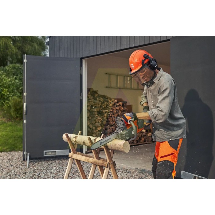 Аккумуляторная цепная пила HUSQVARNA 225i без АКБ та ЗУ Аккумуляторная цепная пила HUSQVARNA 225i без АКБ та ЗУ