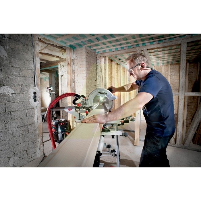 Торцовочная пила METABO KGS 305 M (619305000) Торцовочная пила METABO KGS 305 M (619305000)