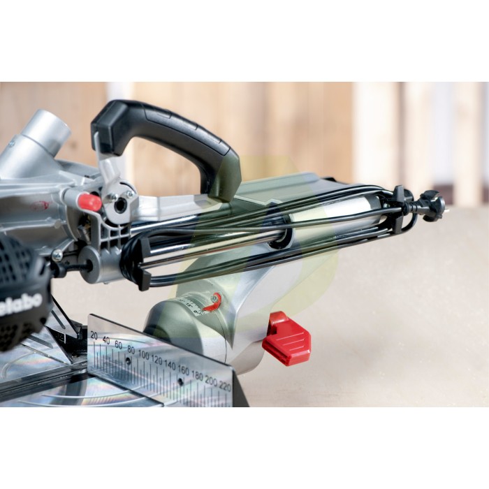 Торцовочная пила METABO KGS 305 M (619305000) Торцовочная пила METABO KGS 305 M (619305000)