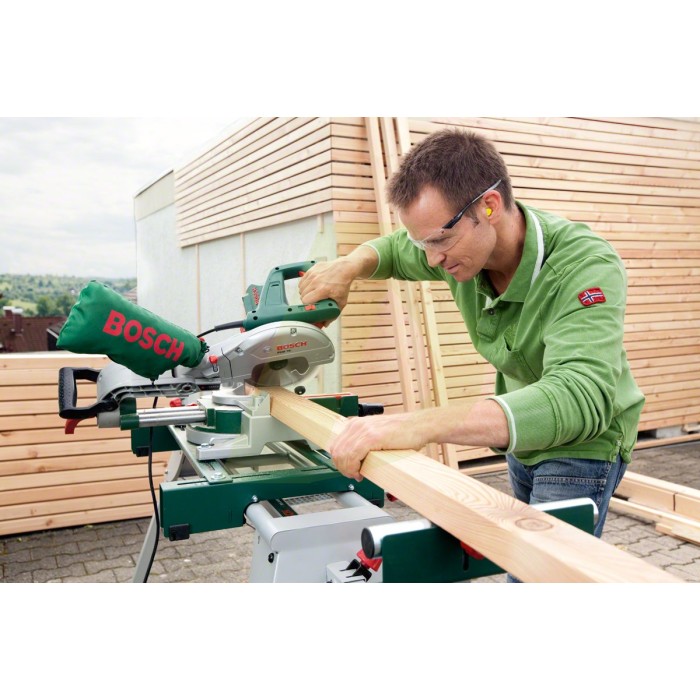 Торцовочная пила BOSCH PCM 7 S (0603B01300) Торцовочная пила BOSCH PCM 7 S (0603B01300)