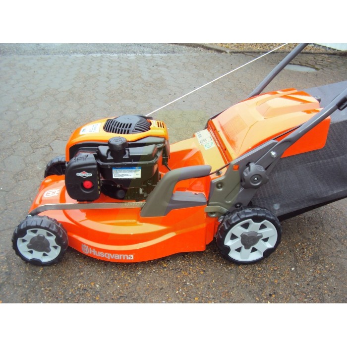 Газонокосарка бензинова HUSQVARNA LC 247 (9673452-01) Газонокосарка бензинова HUSQVARNA LC 247 (9673452-01)