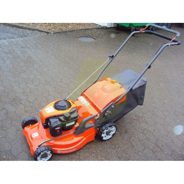 Газонокосарка бензинова HUSQVARNA LC 247 (9673452-01) Газонокосарка бензинова HUSQVARNA LC 247 (9673452-01)