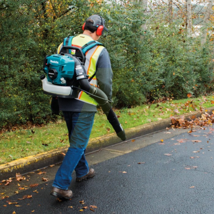 Воздуходув ранцевый бензиновый MAKITA EB5300TH Воздуходув ранцевый бензиновый MAKITA EB5300TH