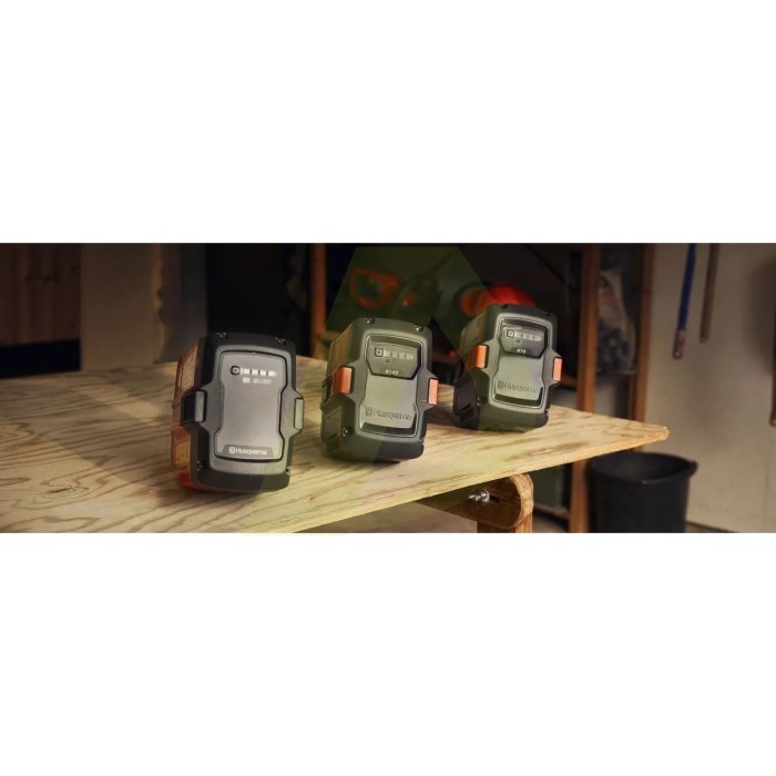 Зарядний пристрій HUSQVARNA 40-C80 (9704878-01) Зарядний пристрій HUSQVARNA 40-C80 (9704878-01)