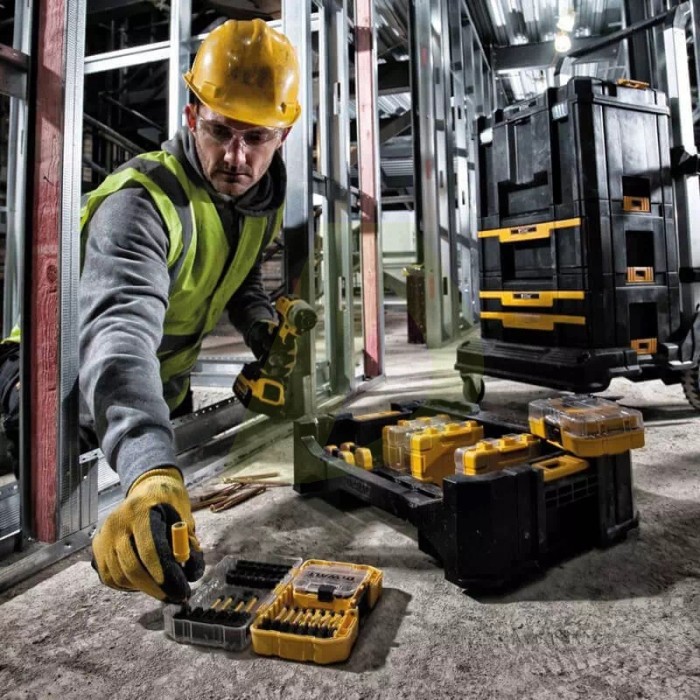 Ящик инструментальный DeWALT DT70716 Ящик инструментальный DeWALT DT70716