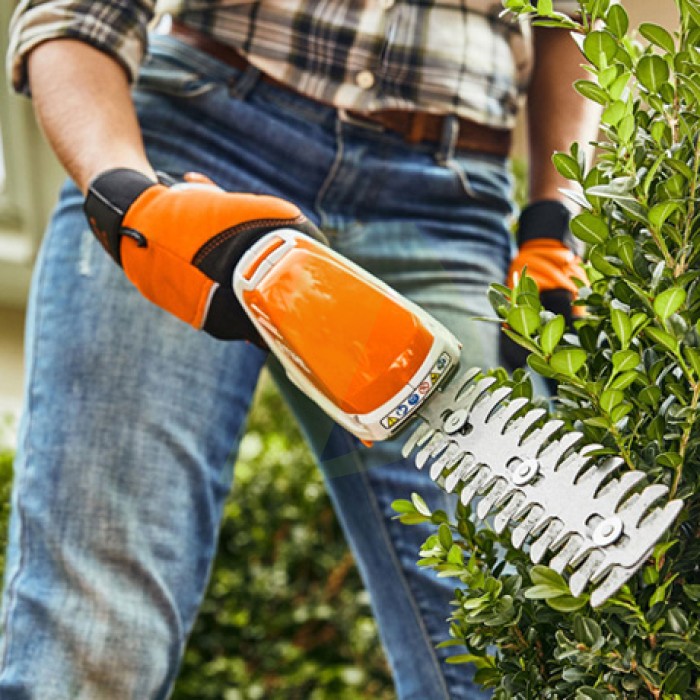 Аккумуляторные ножницы для травы и кустов STIHL HSA 26 SET (HA030113506) Аккумуляторные ножницы для травы и кустов STIHL HSA 26 SET (HA030113506)