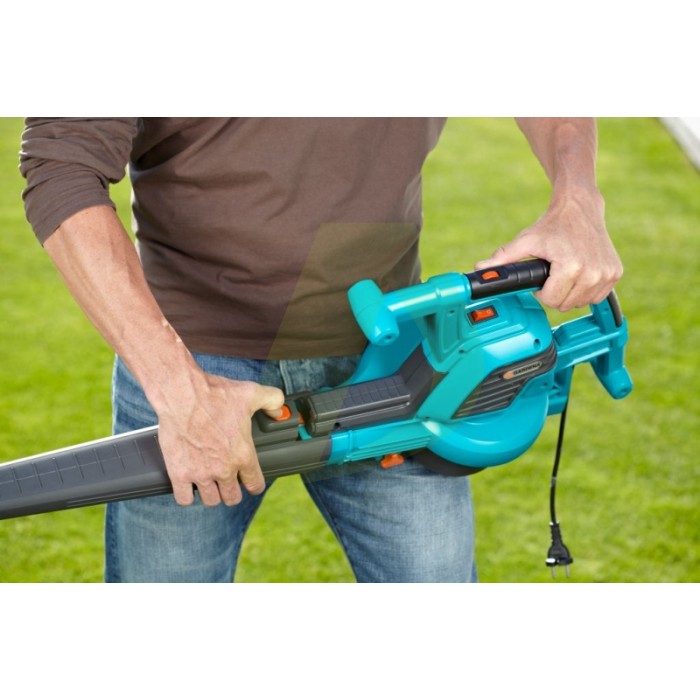 Мережевий повітродув GARDENA ErgoJet 3000 (09332-20.000.00) Мережевий повітродув GARDENA ErgoJet 3000 (09332-20.000.00)