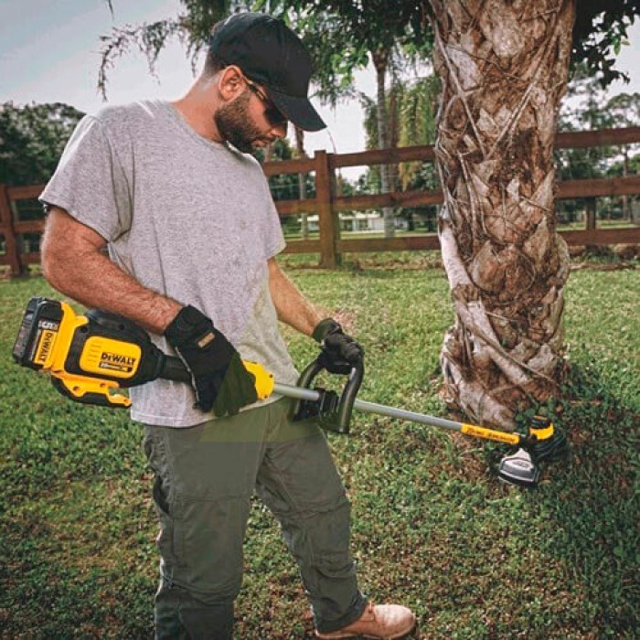 Аккумуляторный триммер DeWALT DCM561PB Аккумуляторный триммер DeWALT DCM561PB