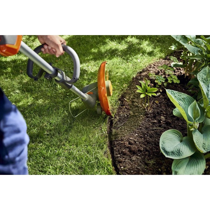 Аккумуляторный триммер HUSQVARNA 110iL Kit (9705312-02) Аккумуляторный триммер HUSQVARNA 110iL Kit (9705312-02)