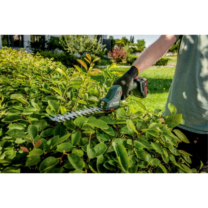 HS 18 LTX BL 55 Аккумуляторный кусторез HS 18 LTX BL 55 Аккумуляторный кусторез