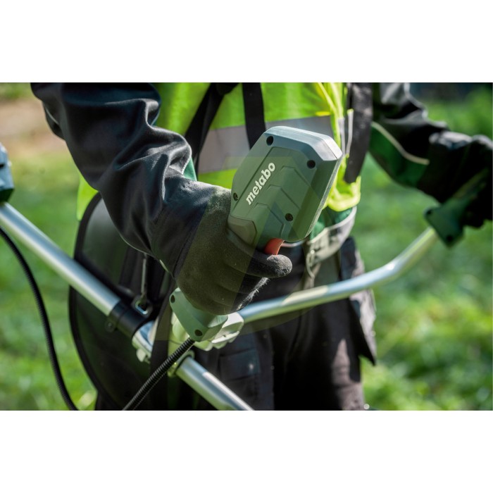 HS 18 LTX 45 Акумуляторний кущоріз HS 18 LTX 45 Акумуляторний кущоріз