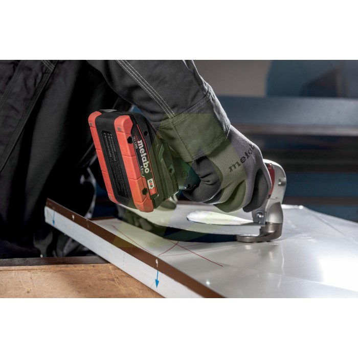 KFM 18 LTX 3 RF Аккумуляторный фрезер для обработки металлических кромок KFM 18 LTX 3 RF Аккумуляторный фрезер для обработки металлических кромок