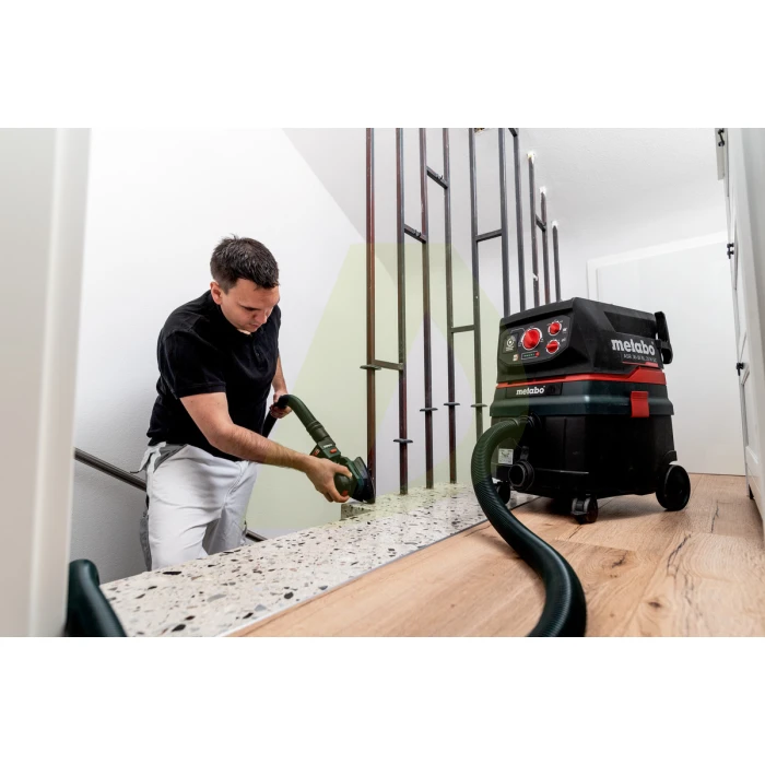 KGS 18 LTX BL 305 Акумуляторна торцювальна пила KGS 18 LTX BL 305 Акумуляторна торцювальна пила