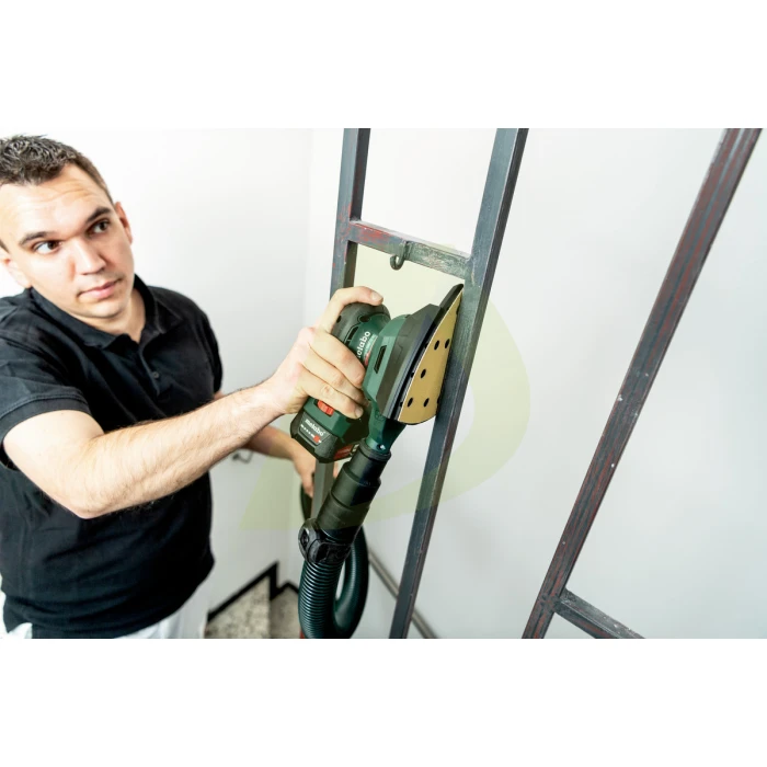 KGS 18 LTX BL 305 Акумуляторна торцювальна пила KGS 18 LTX BL 305 Акумуляторна торцювальна пила