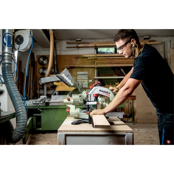 KGS 18 LTX BL 216 Акумуляторна торцювальна пила KGS 18 LTX BL 216 Акумуляторна торцювальна пила