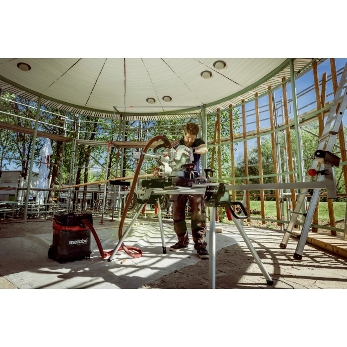 KGS 18 LTX BL 216 Акумуляторна торцювальна пила KGS 18 LTX BL 216 Акумуляторна торцювальна пила