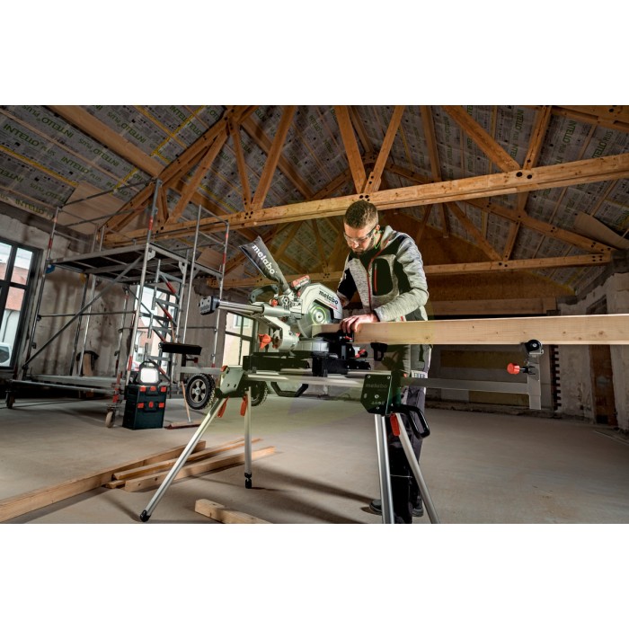 KGS 18 LTX BL 216 Акумуляторна торцювальна пила KGS 18 LTX BL 216 Акумуляторна торцювальна пила