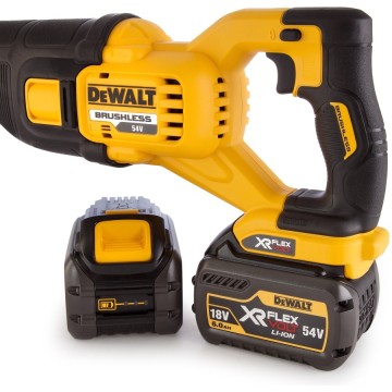 Акумуляторна шабельна пила DeWALT DCS388N