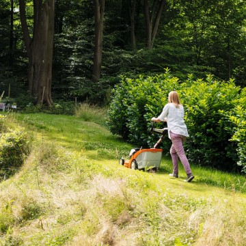 Аккумуляторная газонокосилка STIHL RMA 448 TC (63580111420)