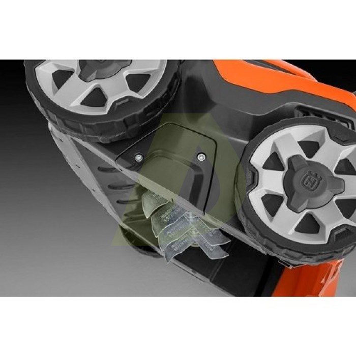 Скарификатор электрический HUSQVARNA S 138C (9679223‑01) Скарификатор электрический HUSQVARNA S 138C (9679223‑01)