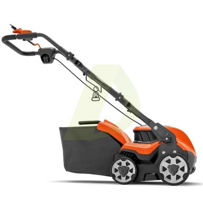 Скарификатор электрический HUSQVARNA S 138C (9679223‑01) Скарификатор электрический HUSQVARNA S 138C (9679223‑01)