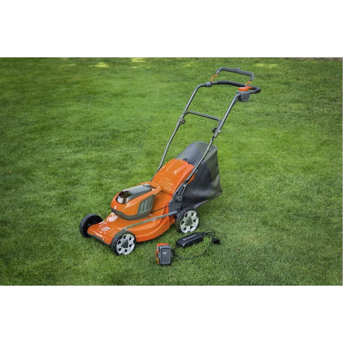 Газонокосилка аккумуляторная HUSQVARNA LC 137i КІТ (АКБ+ЗУ) (9705009-04) Газонокосилка аккумуляторная HUSQVARNA LC 137i КІТ (АКБ+ЗУ) (9705009-04)